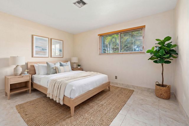 8 Bell Lane, Palm Springs, FL 33406