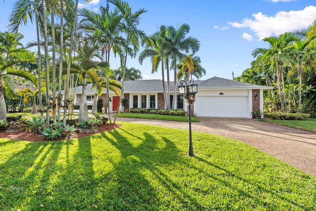 8 Bell Lane, Palm Springs, FL 33406