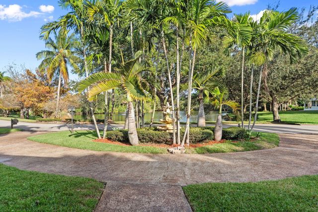 8 Bell Lane, Palm Springs, FL 33406