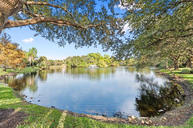 8 Bell Lane, Palm Springs, FL 33406