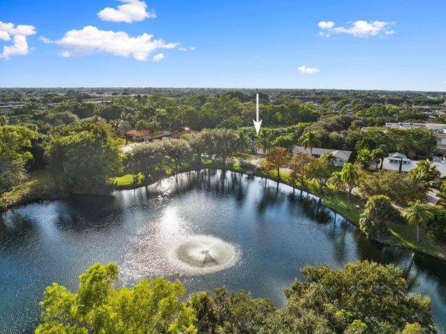 8 Bell Lane, Palm Springs, FL 33406