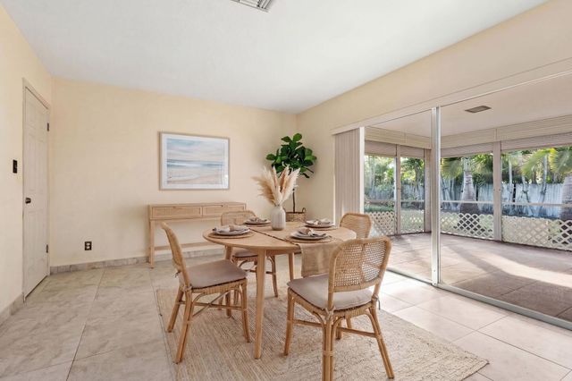 8 Bell Lane, Palm Springs, FL 33406