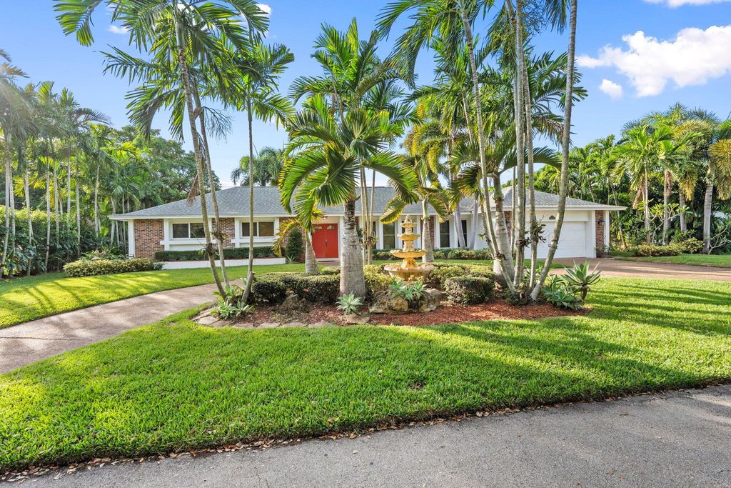 8 Bell Lane, Palm Springs, FL 33406