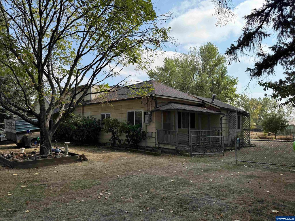 970 Lasalle St, Harrisburg, OR 97446