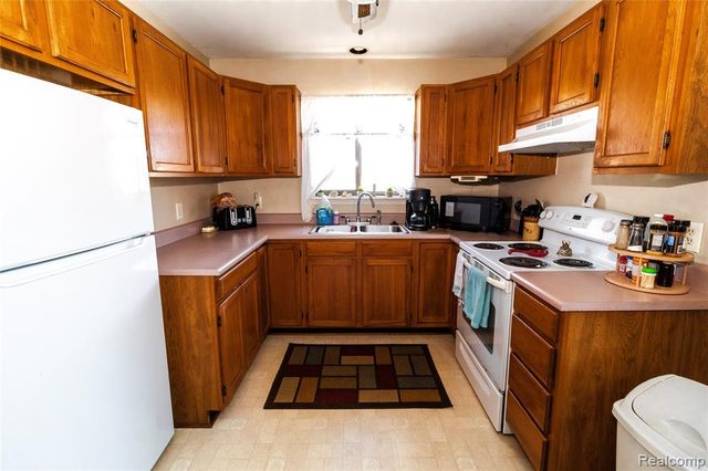 230 E Oregon Street, Lapeer, MI 48446