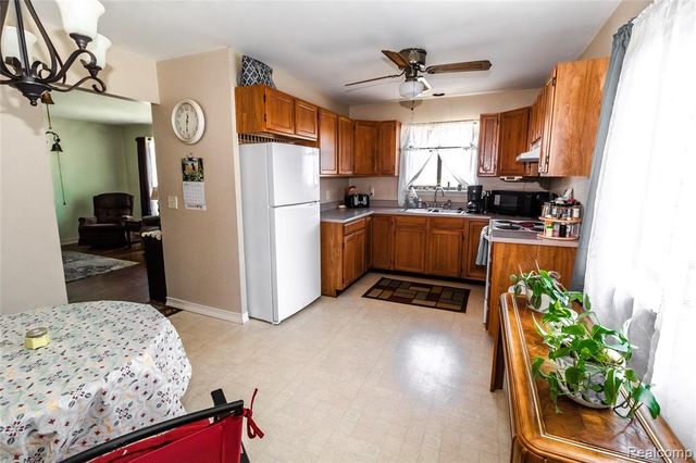 230 E Oregon Street, Lapeer, MI 48446