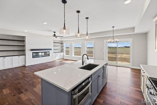 213 George Bush Boulevard, Troy, IL 62294