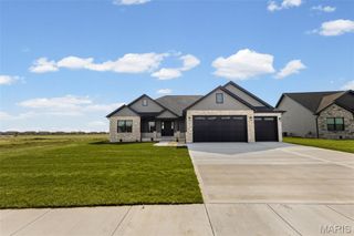 213 George Bush Boulevard, Troy, IL 62294