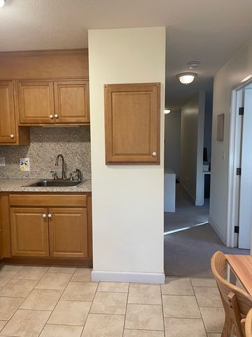 3 Chapel Hill Dr 4, Plymouth, MA 02360