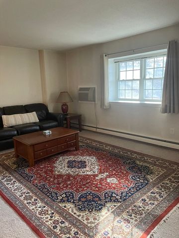 3 Chapel Hill Dr 4, Plymouth, MA 02360