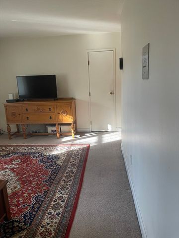 3 Chapel Hill Dr 4, Plymouth, MA 02360