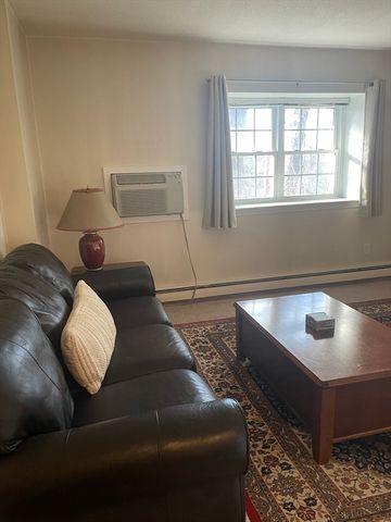 3 Chapel Hill Dr 4, Plymouth, MA 02360