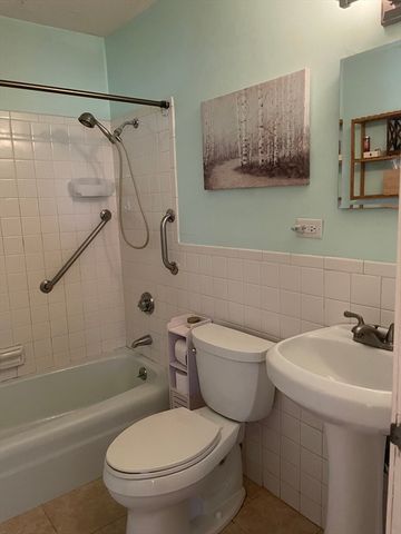 3 Chapel Hill Dr 4, Plymouth, MA 02360