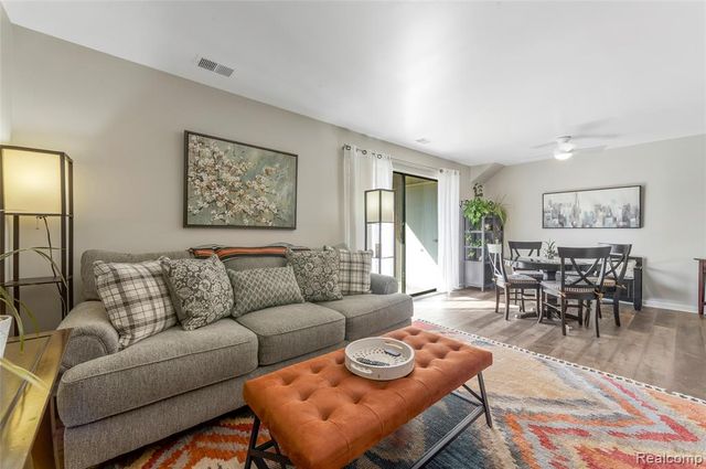 33585 Pondview Circle 116, Livonia, MI 48152