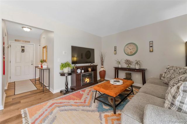 33585 Pondview Circle 116, Livonia, MI 48152