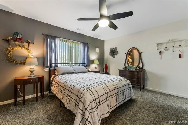 33585 Pondview Circle 116, Livonia, MI 48152