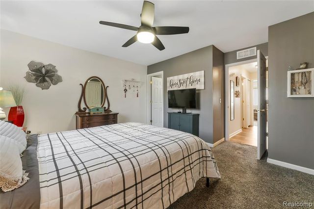 33585 Pondview Circle 116, Livonia, MI 48152