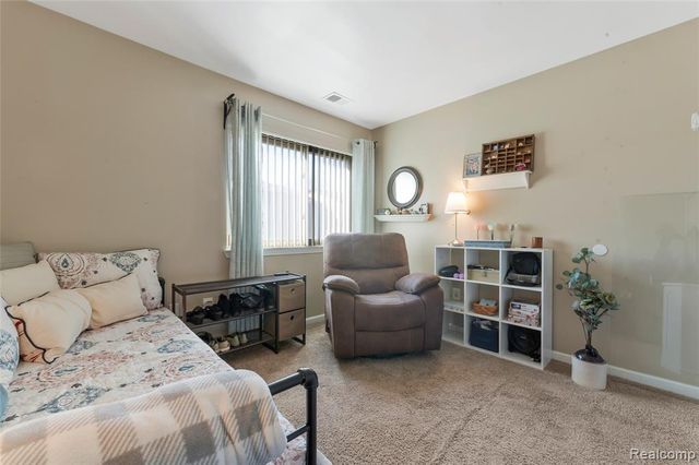 33585 Pondview Circle 116, Livonia, MI 48152