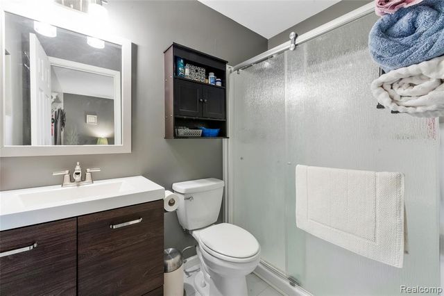 33585 Pondview Circle 116, Livonia, MI 48152