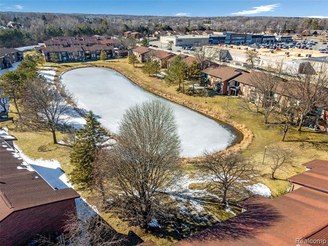 33585 Pondview Circle 116, Livonia, MI 48152