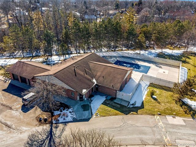 33585 Pondview Circle 116, Livonia, MI 48152