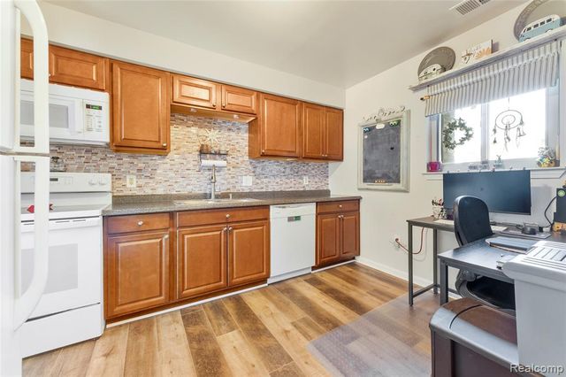 33585 Pondview Circle 116, Livonia, MI 48152