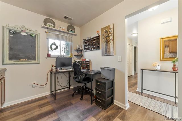 33585 Pondview Circle 116, Livonia, MI 48152