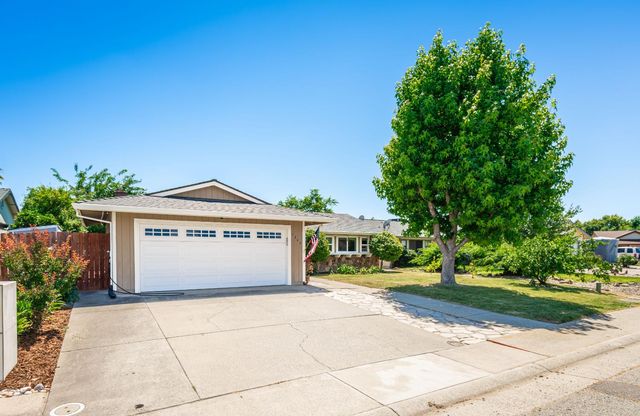 1366 Silver Spur Cir, Lincoln, CA 95648