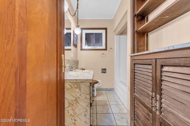 40 Redwood Place, Jackson, NJ 08527