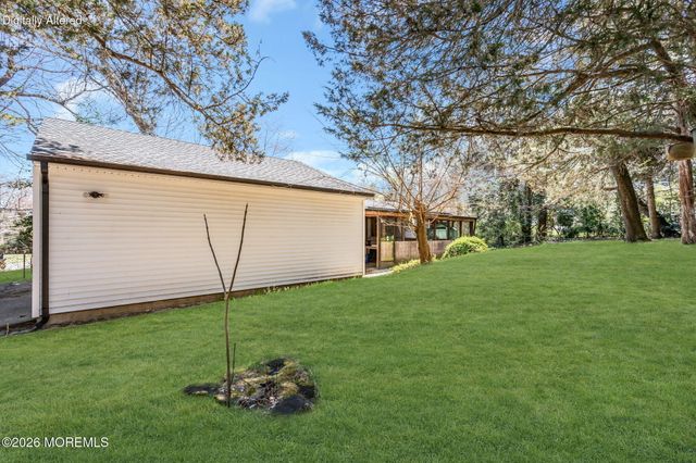 40 Redwood Place, Jackson, NJ 08527