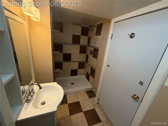 47 Osceola Drive, Pontiac, MI 48341