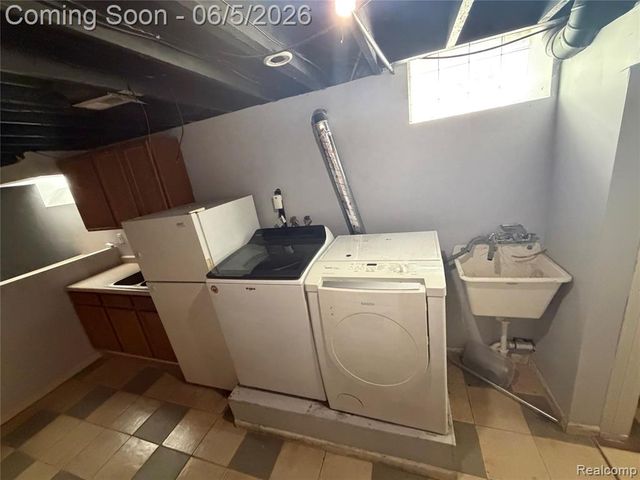 47 Osceola Drive, Pontiac, MI 48341