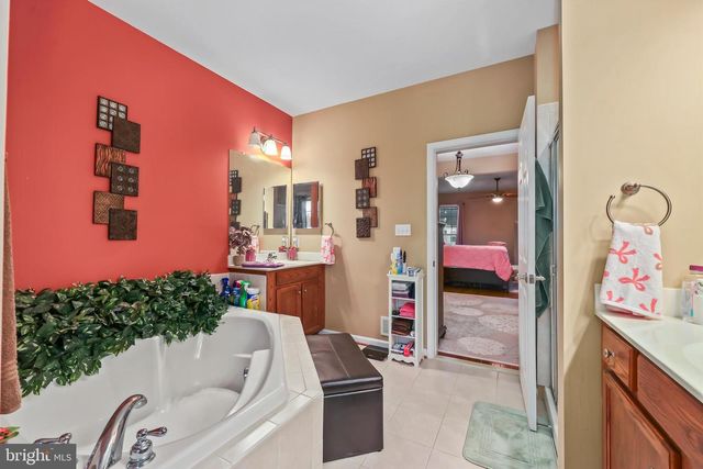 2725 CELESTIAL DR, Woodbridge, VA 22191