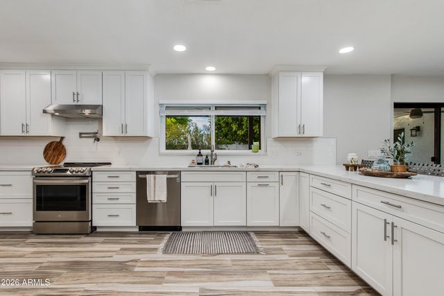 5802 E CORRINE Drive, Scottsdale, AZ 85254