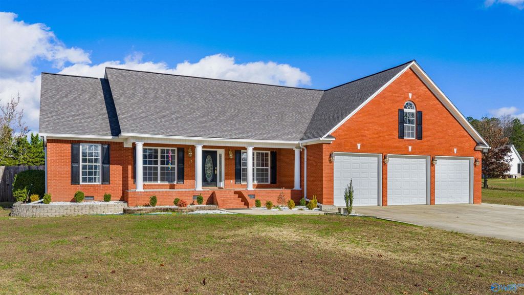 15 Mountain Wind NE, Fort Payne, AL 35967