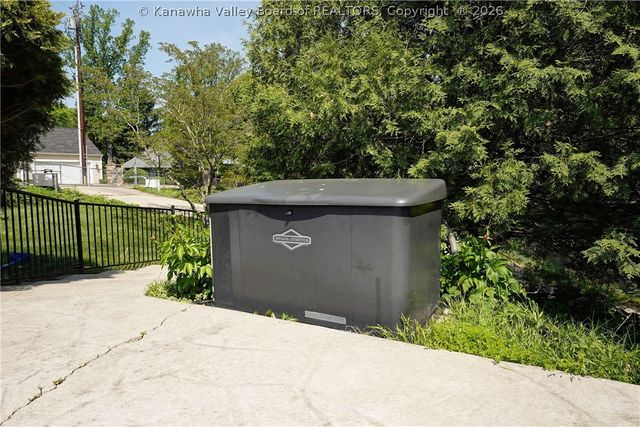 1575 Pine Hill Road, Charleston, WV 25314