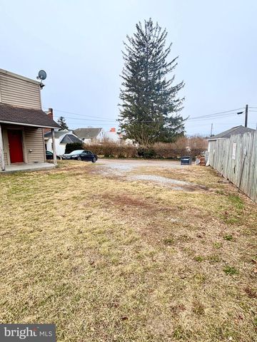 101 & 103 W MAIN ST, Mount Joy, PA 17552