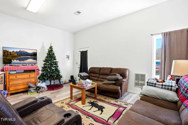 8703 Highway 19e, Roan Mountain, TN 37687