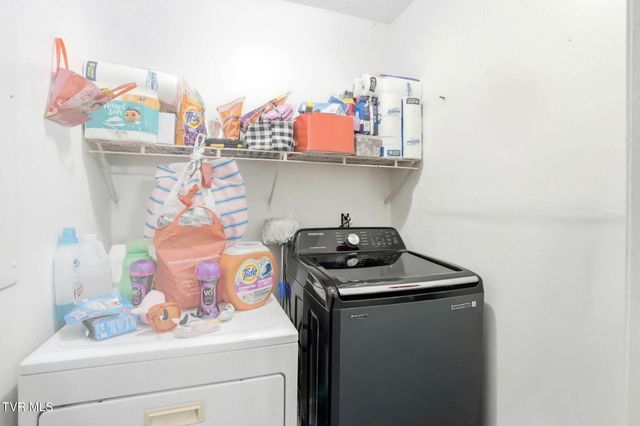 8703 Highway 19e, Roan Mountain, TN 37687