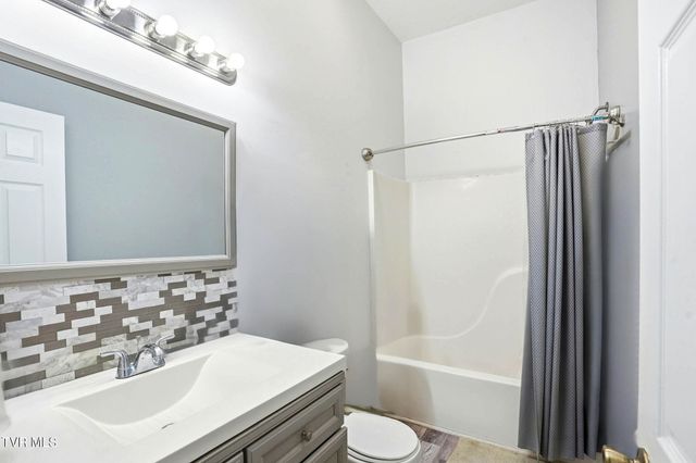 8703 Highway 19e, Roan Mountain, TN 37687