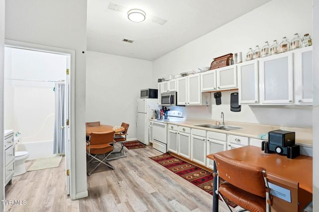 8703 Highway 19e, Roan Mountain, TN 37687