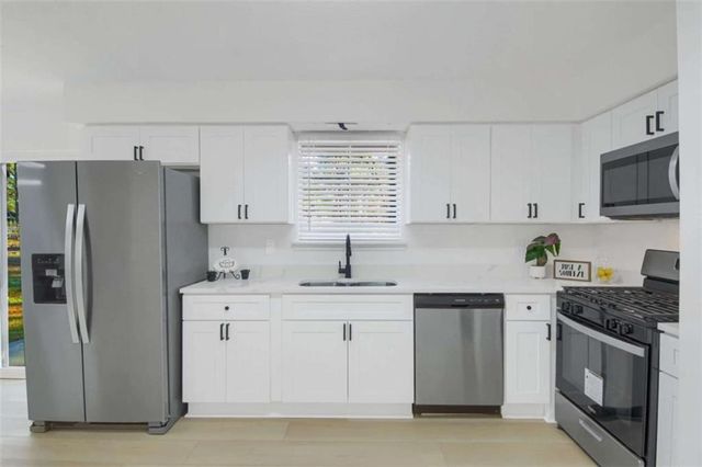 8878 Burnham Way, Jonesboro, GA 30238