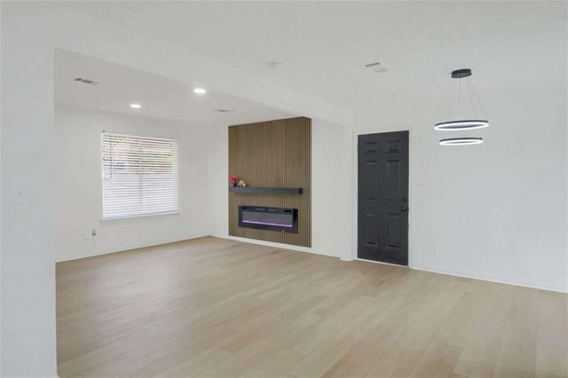 8878 Burnham Way, Jonesboro, GA 30238