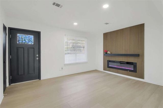 8878 Burnham Way, Jonesboro, GA 30238