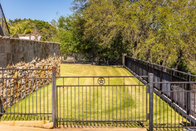 6110 STATE HIGHWAY 173 N, Hondo, TX 78861