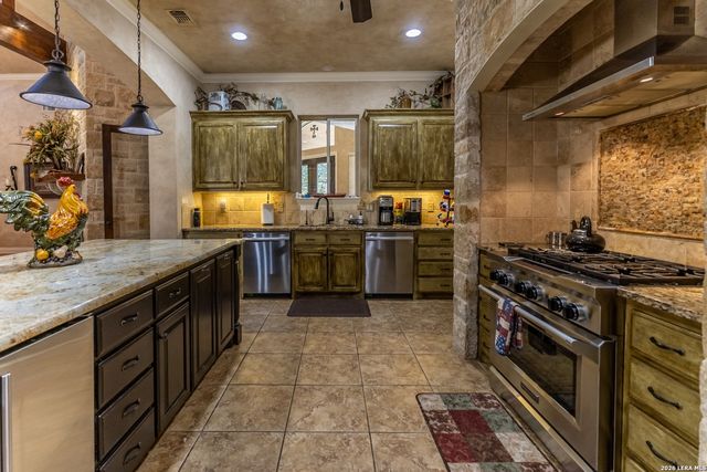 6110 STATE HIGHWAY 173 N, Hondo, TX 78861