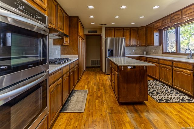 6110 STATE HIGHWAY 173 N, Hondo, TX 78861