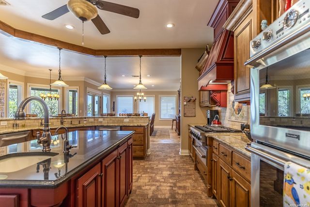 6110 STATE HIGHWAY 173 N, Hondo, TX 78861