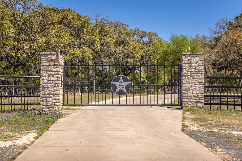6110 STATE HIGHWAY 173 N, Hondo, TX 78861