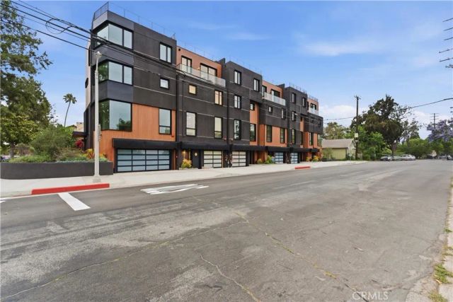 11702 Charnock Road, Los Angeles, CA 90066